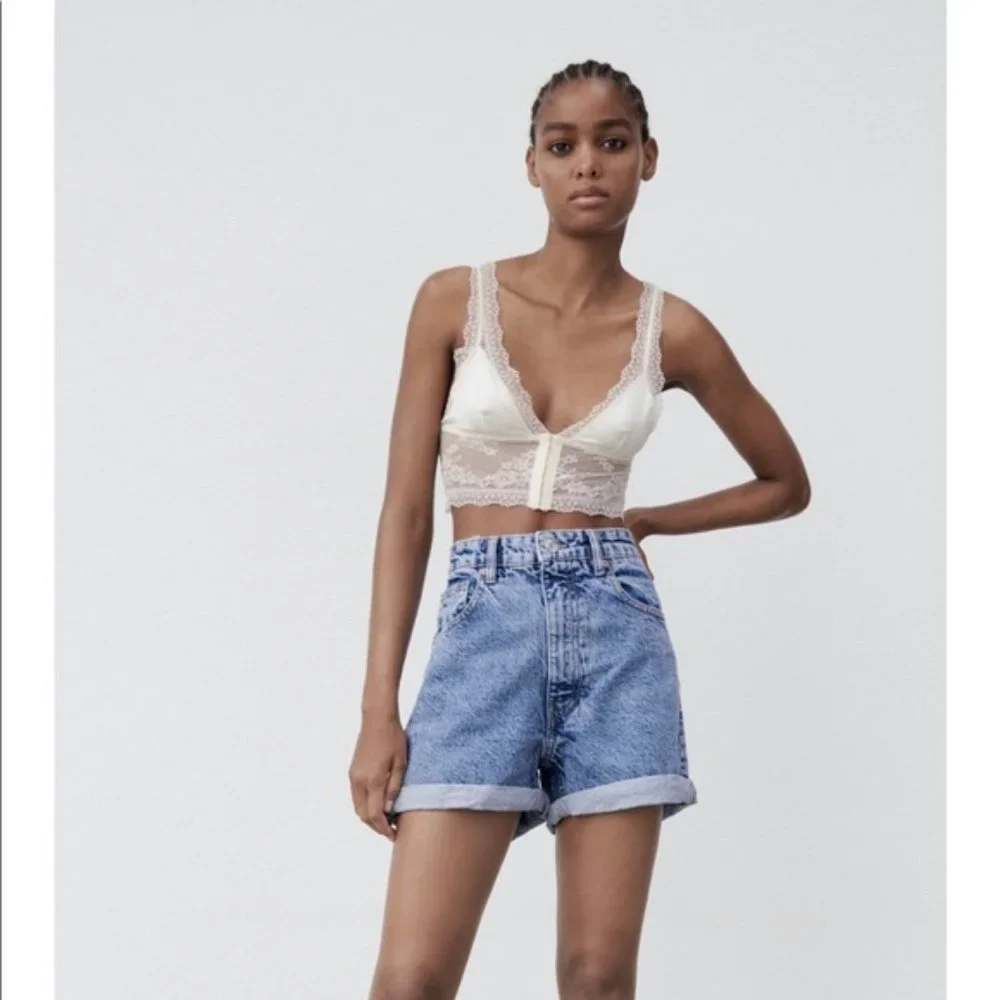 Zara mom Fit Jean Short in Acid Wash - Picture 1 of 13